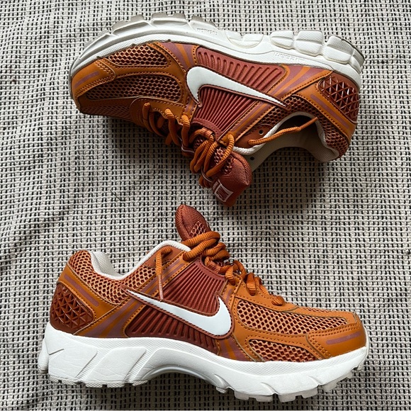 Nike Other - Nike Air Zoom Vomero 5 Monarch Mens Size 7